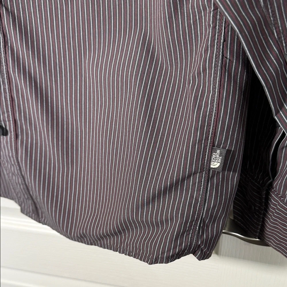 The North Face Men’s Striped Long Sleeve Button Up Shirt Nylon M